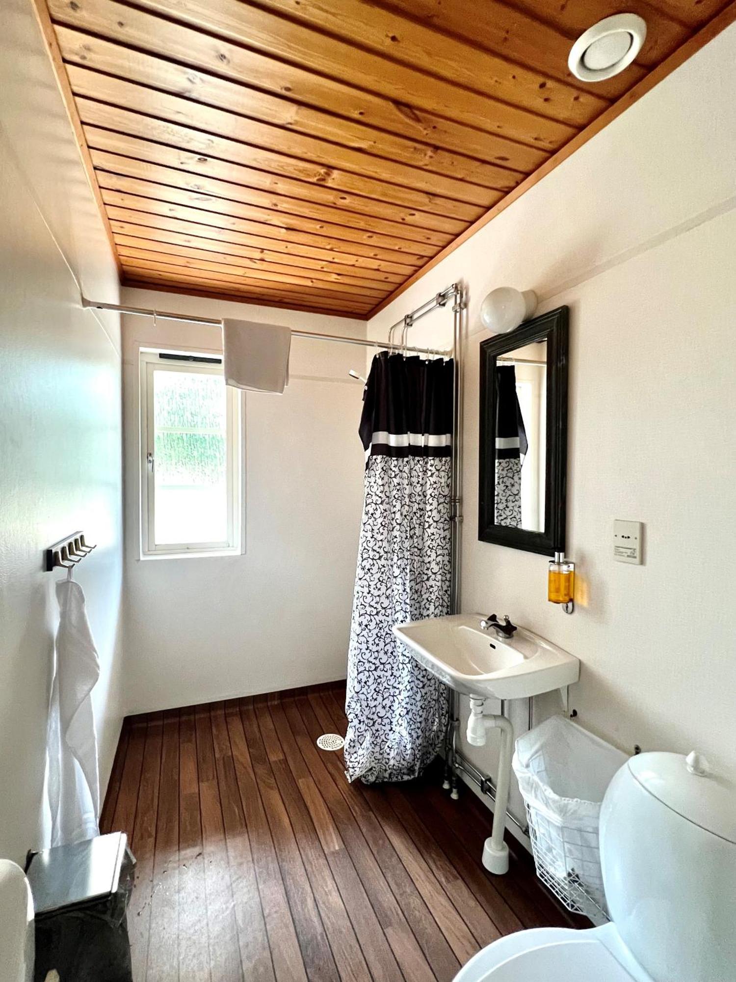 Stf Korroe Gardshotell - B&B Linneryd Bagian luar foto